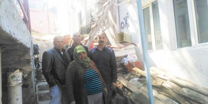 Ayvalık Kaymakamlığı Yaşlı Teyzenin Yardımına Koştu