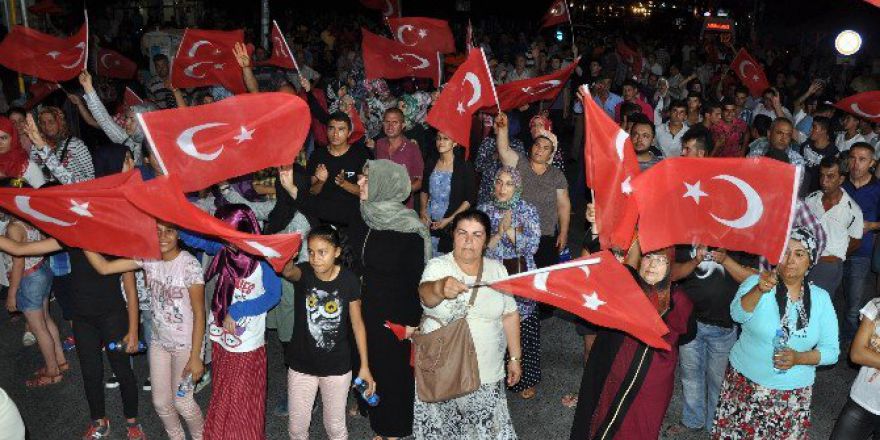 Erdemli’de Demokrasi Nöbeti Devam Ediyor