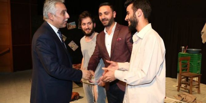 Hakkari’de "Gece O Kadar Kirliydi Ki İkisi De Kayboldular" Oyunu Sahnelendi