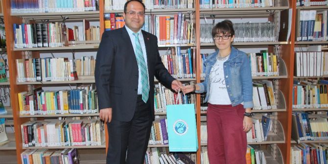 En Çok Kitap Okuyan Üniversite Personeli Ve Öğrenciye Kitap Hediyesi