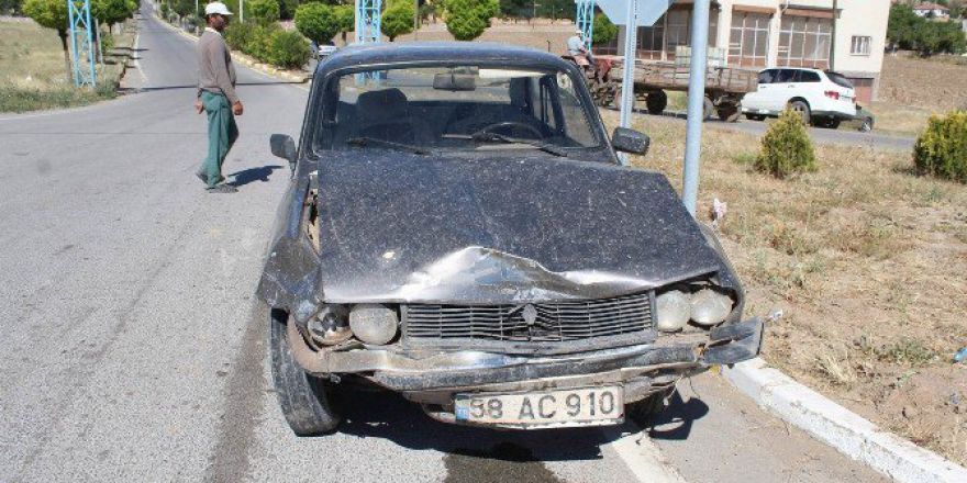 Sivas’ta Trafik Kazası: 2 Yaralı