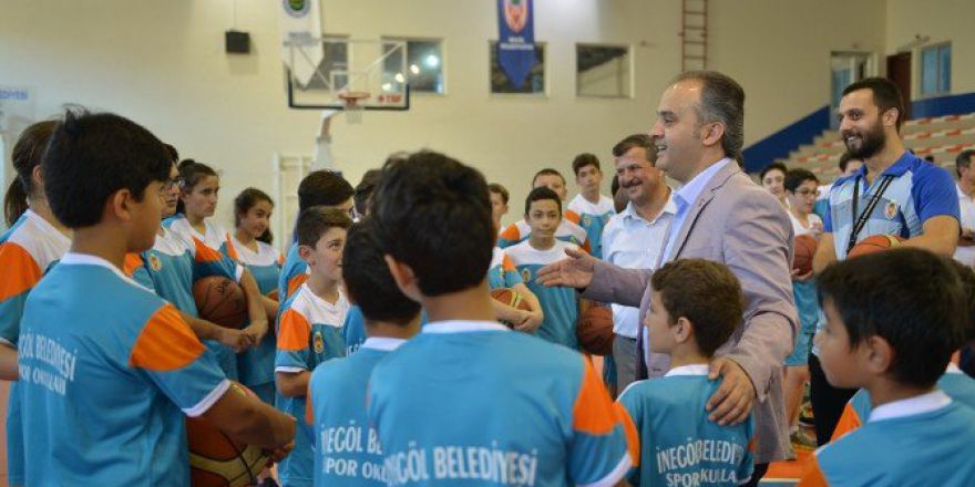 İnegöl’de Yaz Spor Okulları Devam Ediyor