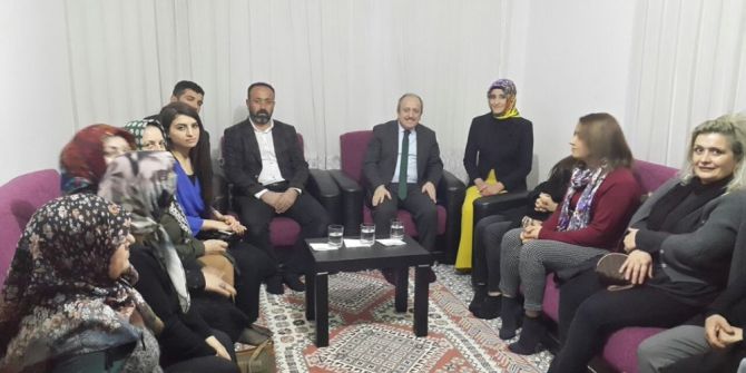 Ak Parti’de Referandum Çalışmaları Sürüyor