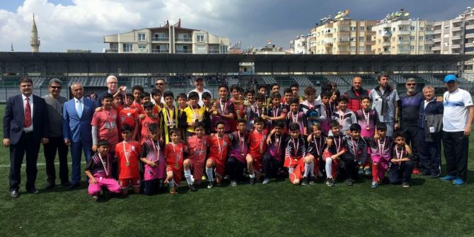Gazipaşa Ortaokulu Futbolda İl Birincisi Oldu