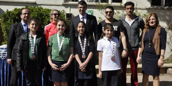 Gkv’li Sporculara Ödül Yağmuru