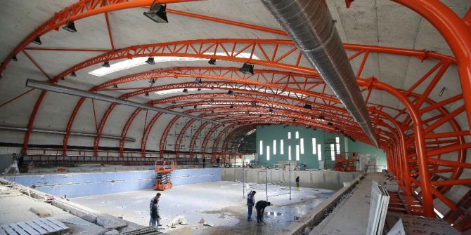 Karşıyaka’nın İlk Kapalı Havuzu Tamamlanıyor
