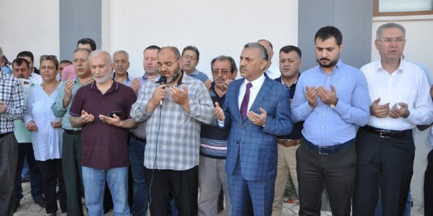 Türkiye İçin Şükür Kurbanı Kestiler