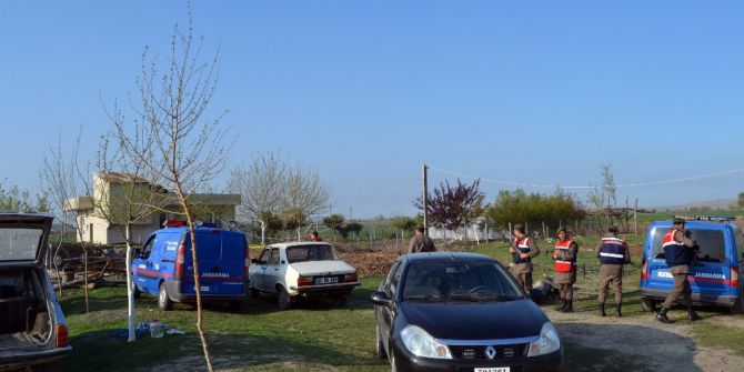 Katliam Evinden Geriye Askıda Asılı Çamaşır Ve Küçükbaş Hayvanlar Kaldı