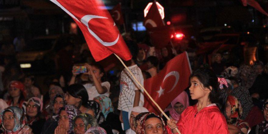 İncesu Belediye Başkanı Karayol, Demokrasi Nöbetinin 13. Gününde Ailesiyle Birlikte Meydana İndi