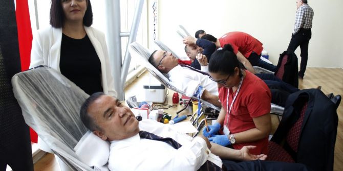 Başkan Böcek’in Hedefi Kan Bağışında Altın Madalya