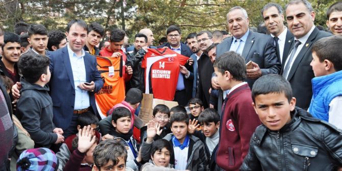 Keçiören Belediyesinden Spor Kulübüne Malzeme Yardımı