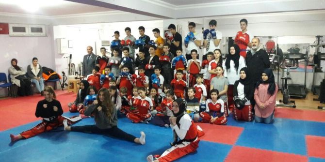 Kick Boksçuların Kemer Heyecanı