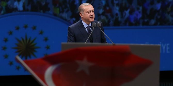 Cumhurbaşkanı Erdoğan Kürsüde Bakanlar Kurulu Kararını İmzaladı