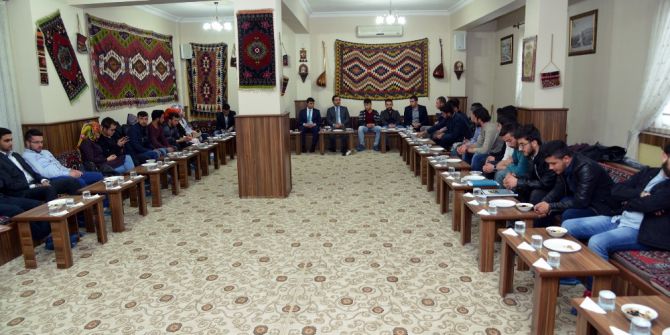 Belediye Başkanı Aeü Fakülte Ve Bölüm Temsilcilerine Anayasa Değişikliğini Anlattı