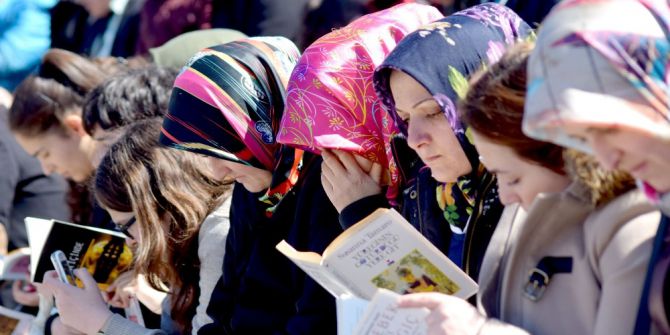 Şehir Meydanında Toplanıp Kitap Okudular