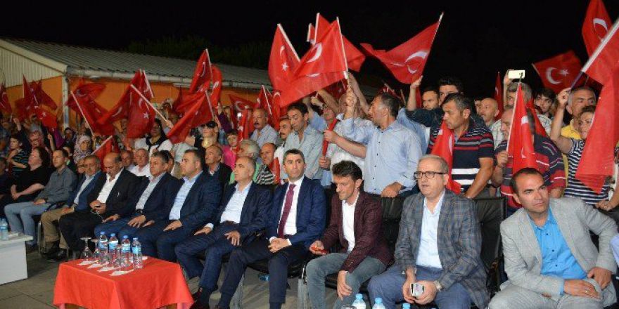 Görele’de Demokrasi Nöbetleri Devam Ediyor