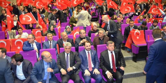 Kabinenin En Genç Bakanı Trabzon’da Gençlerle Buluştu