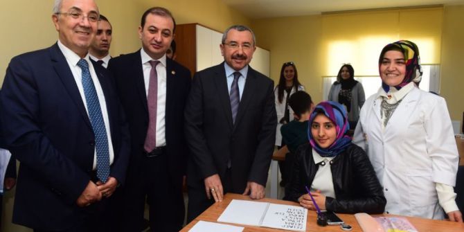 İbn-i Haldun Gençlik Merkezi Hizmete Açıldı