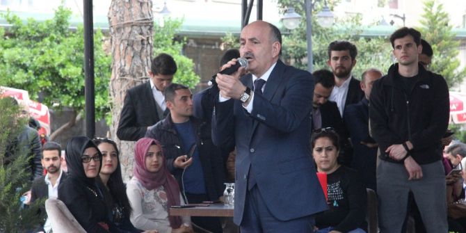 Çalışma Ve Sosyal Güvenlik Bakanı Müezzinoğlu Gençlerle Bir Araya Geldi