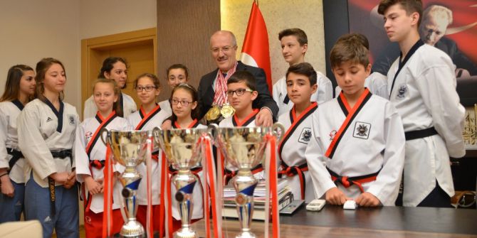 Madalyalar Başkan Kafaoğlu’na