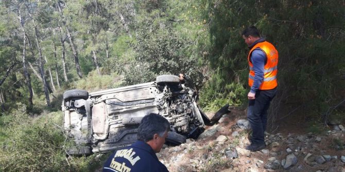 Otomobil 45 Metre Uçtu, Sürücü Sağ Kurtuldu