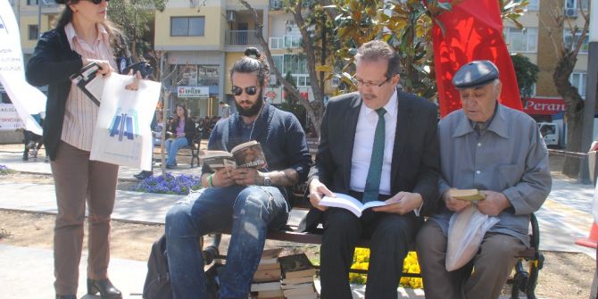 Parkı Kütüphaneye Çevirdiler