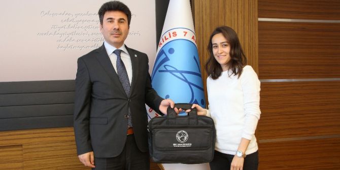 Satranç Turnuvasında Dereceye Giren Öğrencilere Ödülleri Verildi