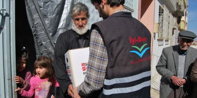 Suriyelilere İyider’in Hazırladığı Yardım Kolileri Dağıtıldı