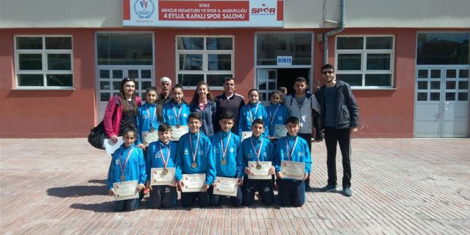 Malatya Badminton Takımı Yarı Final Müsabakalarını Birincilikle Tamamladı