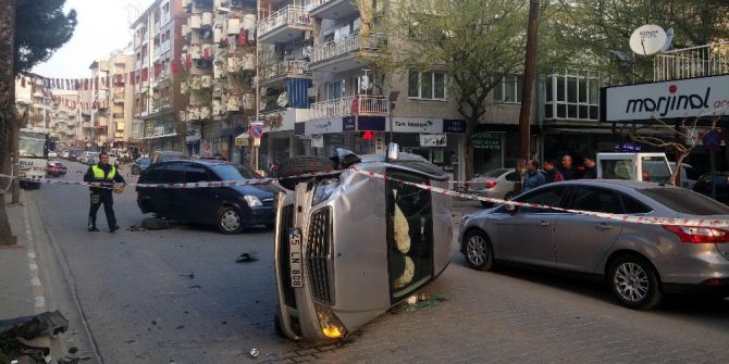 Önce Otomobile, Sonra Ağaca Çarptı