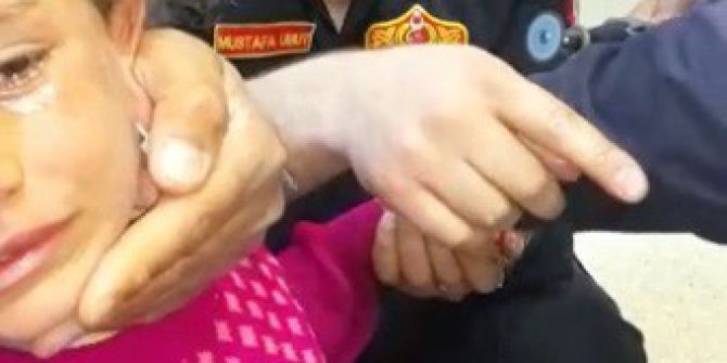 Çocuğun Parmağına Sıkışan Demir Halka İtfaiye Tarafından Çıkartıldı