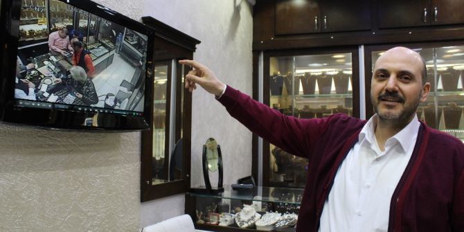 Kuyumcu, Eksik Ödeme Yaptığı Müşterisini Arıyor