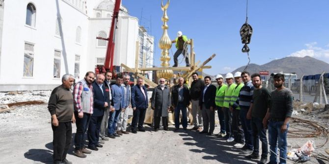 Kayseri Osb Yeni Camiinin Ana Kubbe Alemi Yerleştirildi