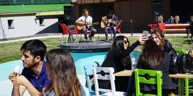 Esogü’de Öğrencilere Vize Öncesi Müzik Ziyafeti