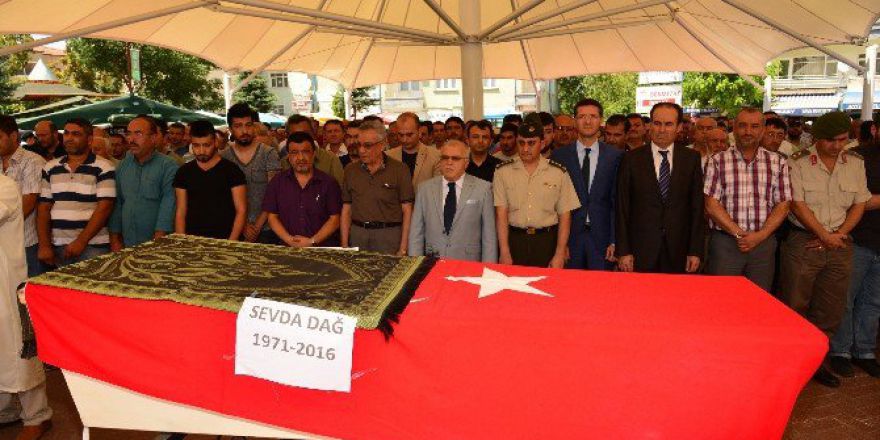 Almanya’da Hayatını Kaybeden Türk Kızı Memleketinde Defnedildi