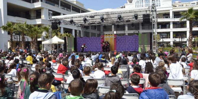 Çocuklar Tiyatro Festivalinde Eğlendi