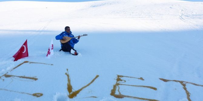 Türkücü Aydın Aydın, Kar Üzerine Balla "Evet" Yazdı