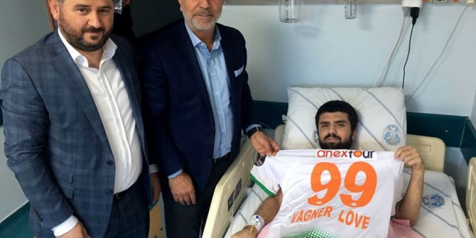 Alanyalı Hastaya ‘Vagner Love’ Forması