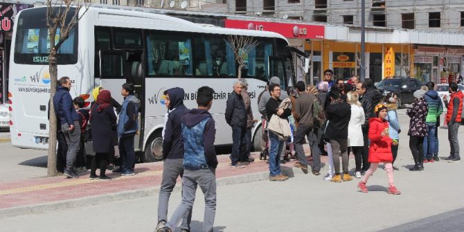 Van Büyükşehir Belediyesinden İranlı Turistlere Gezi Kolaylığı