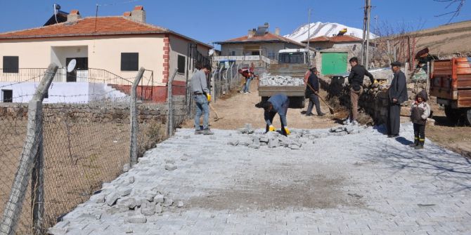 Develi’de Parke Çalışmaları Tüm Hızıyla Devam Ediyor