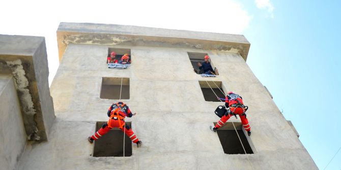 İtfaiye Ekiplerinden Arama Kurtarma Tatbikatı