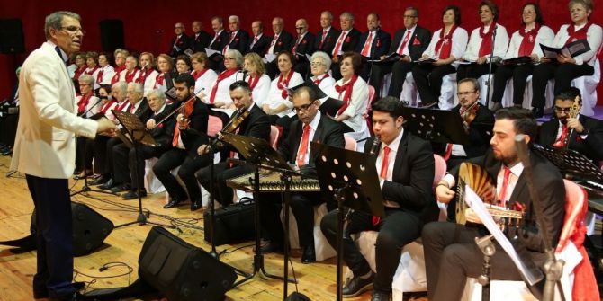 Beyaz Saçlılardan Kıskandıran Konser