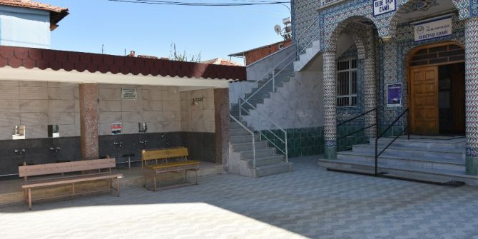 Salihli Belediyesinden Camilere Hizmet Desteği