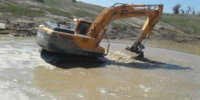 Karakozan Mahallesinde Gölet Temizliği