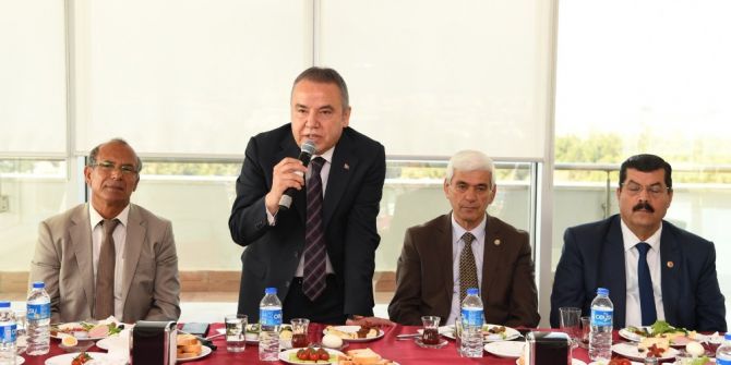 Başkan Böcek, Muratpaşalı Muhtarlarla Buluştu