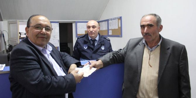 Yolda Bulduğu Parayı Sahibine Teslim Etti