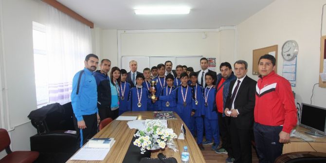 Yıldızlar Erkeklerde Futsal İl Şampiyonluğu Müsabakaları Tamamlandı