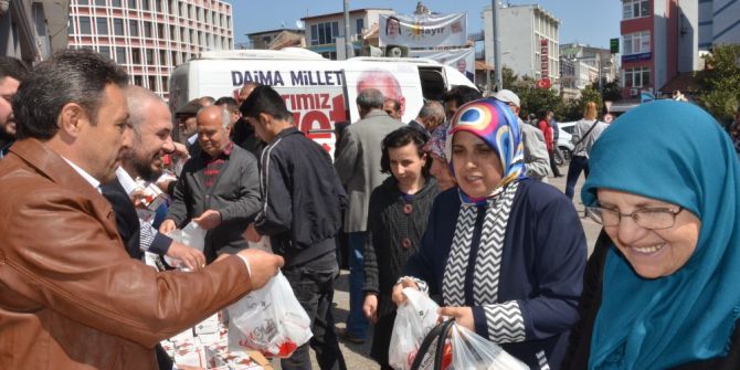 Tümsiad 10 Bin Kutu Kandil Simidi Dağıttı