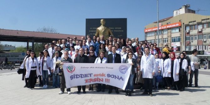 Öldürülen Doktor İçin Eylem Yaptılar