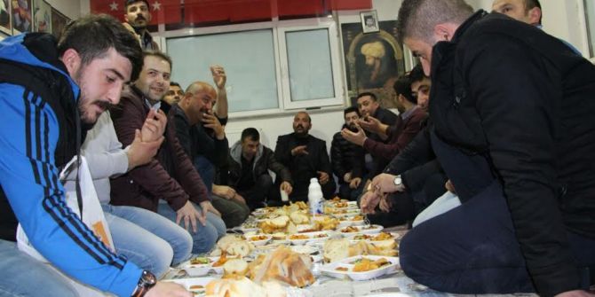 Ardahanlı Ülkücülerden Kaynaşma Yemeği